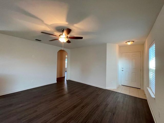 113 Robertson LN, Jarrell, TX 76537