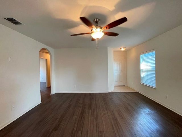 113 Robertson LN, Jarrell, TX 76537