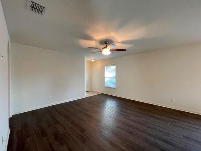 113 Robertson LN, Jarrell, TX 76537