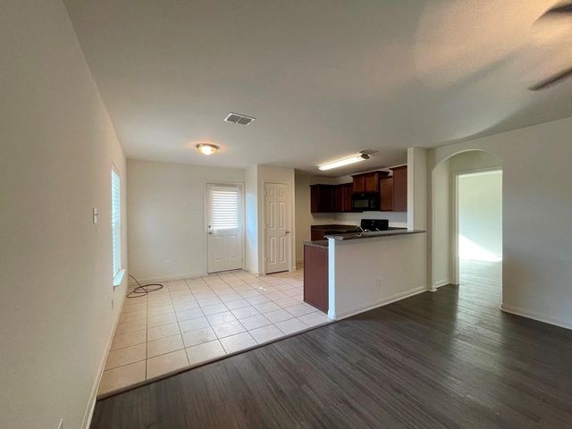 113 Robertson LN, Jarrell, TX 76537