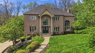 702 Rustic Ridge Dr, Cranberry Twp, PA 16066