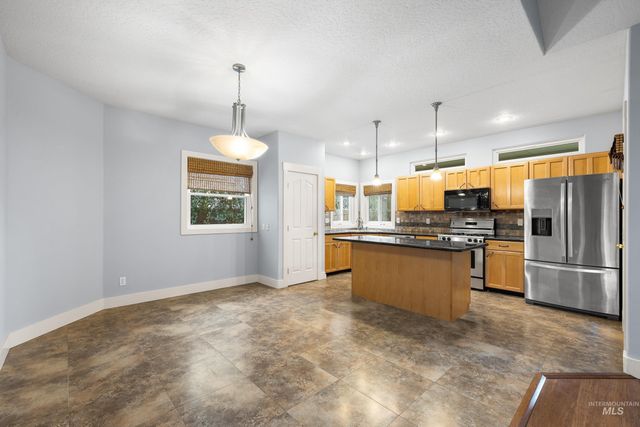 3021 E Green Canyon Dr, Meridian, ID 83642