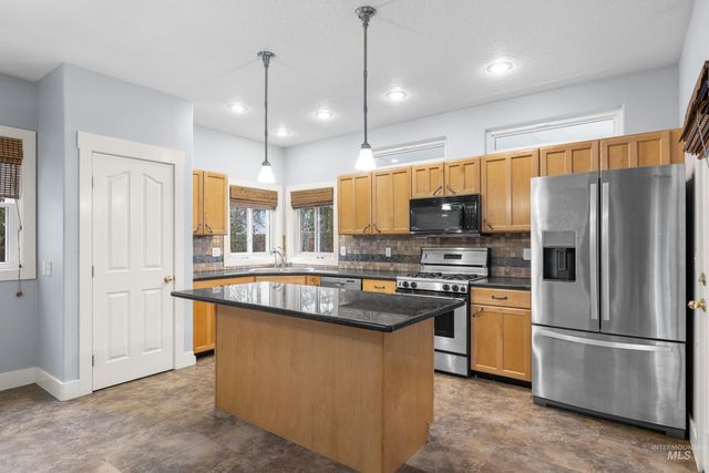 3021 E Green Canyon Dr, Meridian, ID 83642