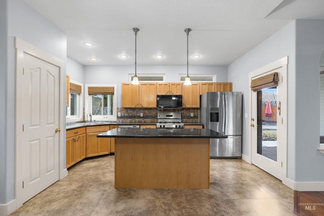 3021 E Green Canyon Dr, Meridian, ID 83642