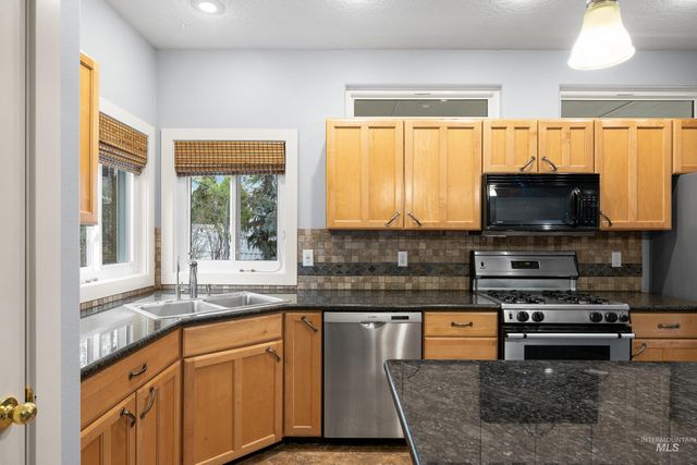 3021 E Green Canyon Dr, Meridian, ID 83642