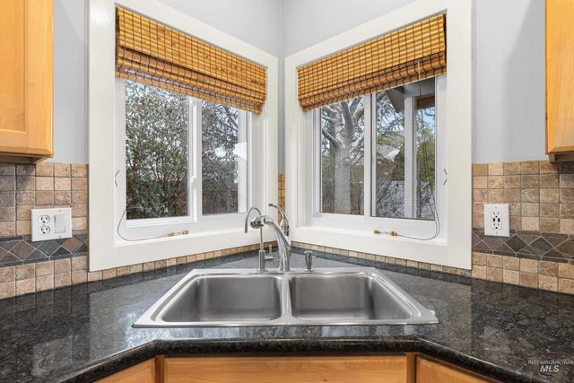 3021 E Green Canyon Dr, Meridian, ID 83642