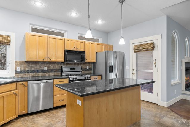 3021 E Green Canyon Dr, Meridian, ID 83642