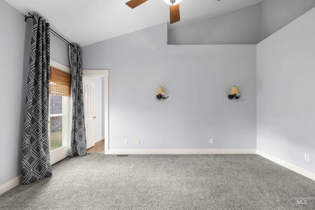 3021 E Green Canyon Dr, Meridian, ID 83642