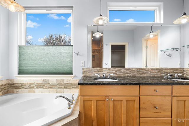 3021 E Green Canyon Dr, Meridian, ID 83642