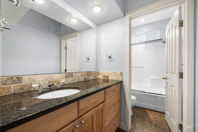 3021 E Green Canyon Dr, Meridian, ID 83642