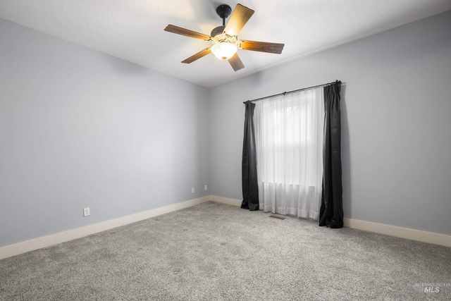 3021 E Green Canyon Dr, Meridian, ID 83642