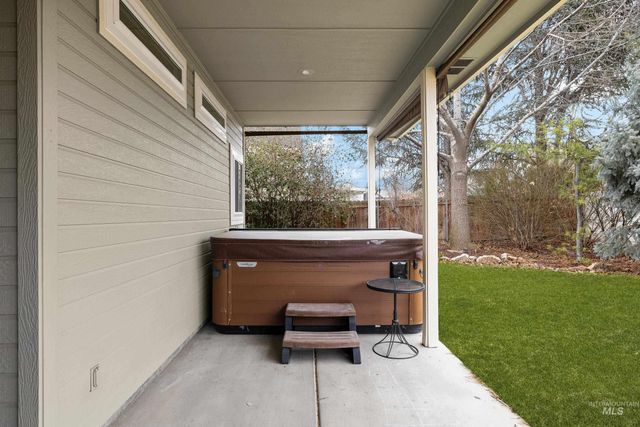 3021 E Green Canyon Dr, Meridian, ID 83642