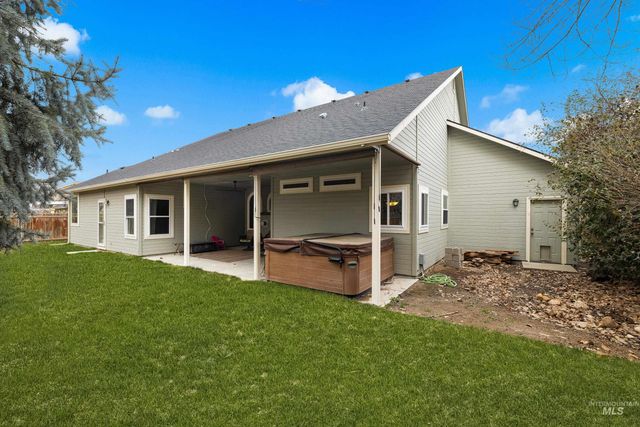 3021 E Green Canyon Dr, Meridian, ID 83642