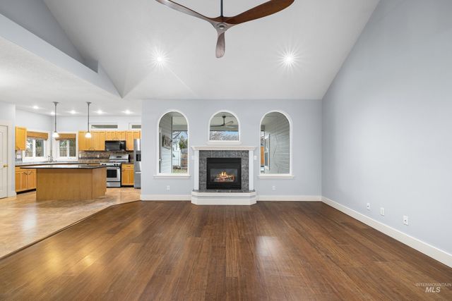 3021 E Green Canyon Dr, Meridian, ID 83642