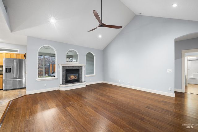 3021 E Green Canyon Dr, Meridian, ID 83642