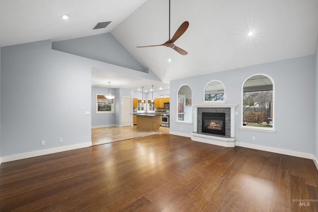 3021 E Green Canyon Dr, Meridian, ID 83642