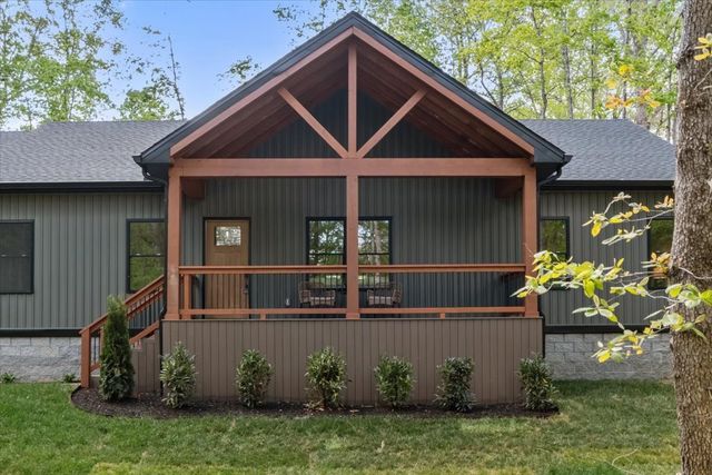 827 Town Branch Rd, Charlotte, TN 37036