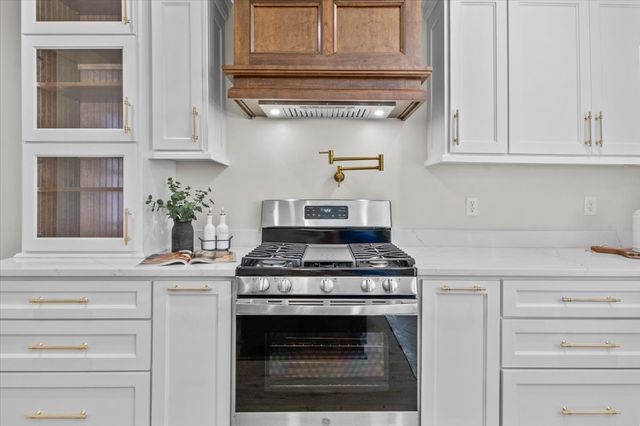 827 Town Branch Rd, Charlotte, TN 37036