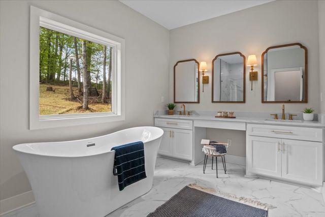 827 Town Branch Rd, Charlotte, TN 37036