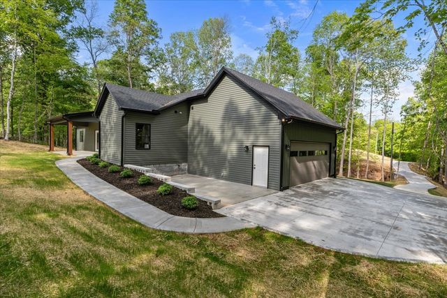 827 Town Branch Rd, Charlotte, TN 37036