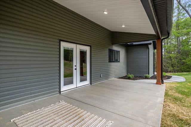 827 Town Branch Rd, Charlotte, TN 37036