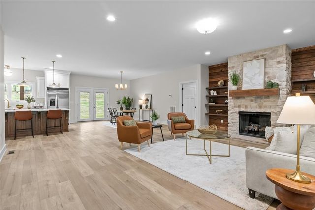 827 Town Branch Rd, Charlotte, TN 37036