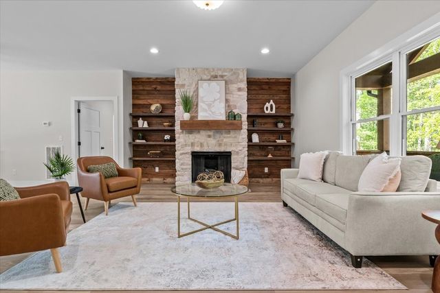 827 Town Branch Rd, Charlotte, TN 37036