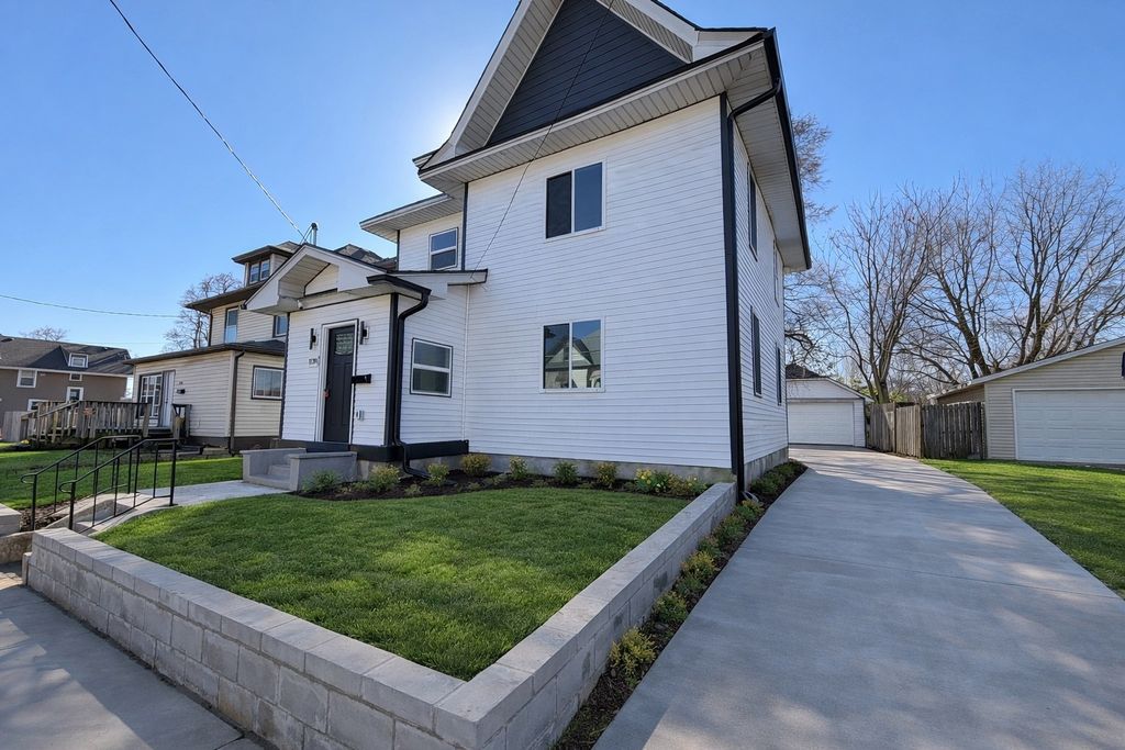 1128 10th Street, Des Moines, IA 50314