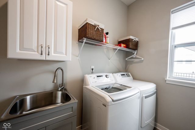 2071 Granville Drive, Westfield, IN 46074