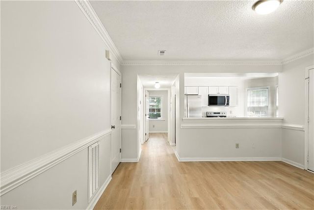 13 Academy LN, Hampton, VA 23669