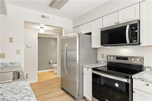 13 Academy LN, Hampton, VA 23669