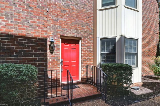 13 Academy LN, Hampton, VA 23669
