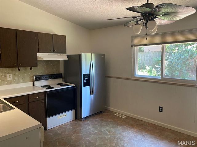 34 Orchard Hills Drive, St Peters, MO 63376