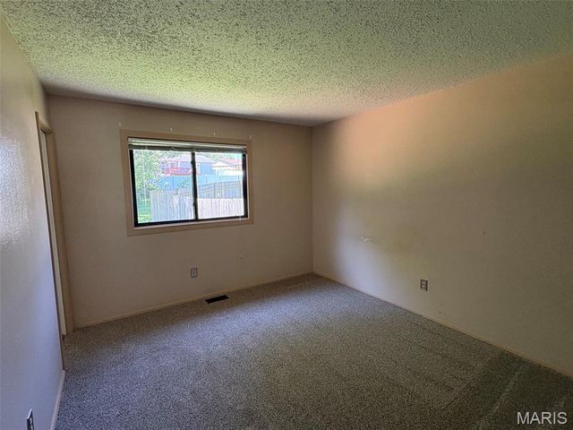 34 Orchard Hills Drive, St Peters, MO 63376