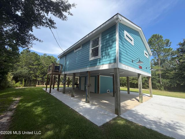 4060 Cardinal Street, Bay Saint Louis, MS 39520