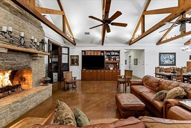 1179 E FM 813, Palmer, TX 75152