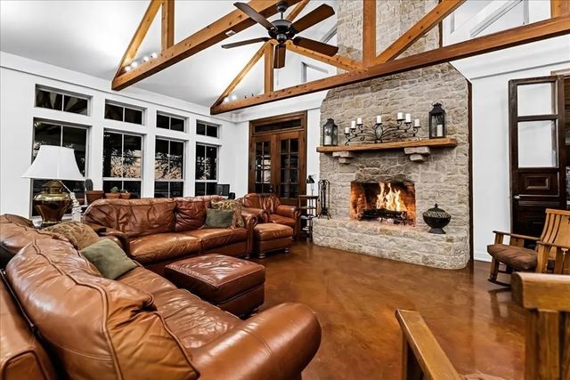 1179 E FM 813, Palmer, TX 75152