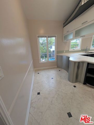 200 S Detroit Street, Los Angeles, CA 90036