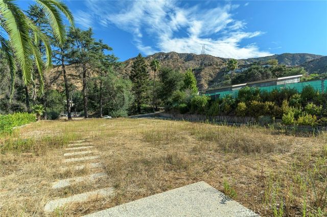 446 Devonwood Road, Altadena, CA 91001
