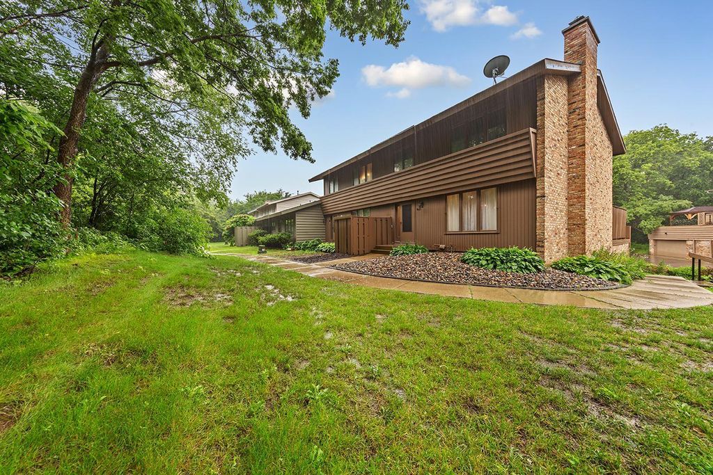 21 Walden Street, Burnsville, MN 55337