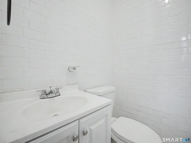 111 Elmwood Place, Bridgeport, CT 06605