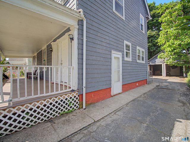 111 Elmwood Place, Bridgeport, CT 06605