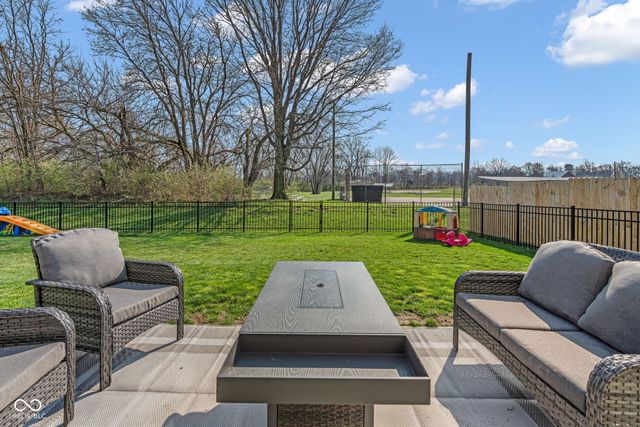 213 Drewood Drive, Trafalgar, IN 46181