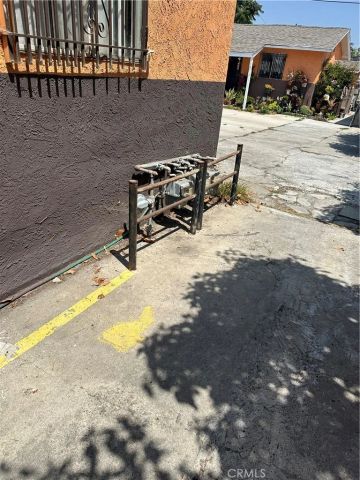 201 W Raymond Street, Compton, CA 90220