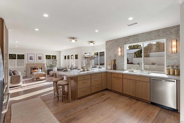 7033 El Fuerte St, Carlsbad, CA 92009