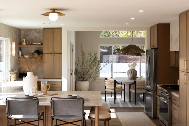 7033 El Fuerte St, Carlsbad, CA 92009