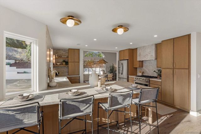 7033 El Fuerte St, Carlsbad, CA 92009