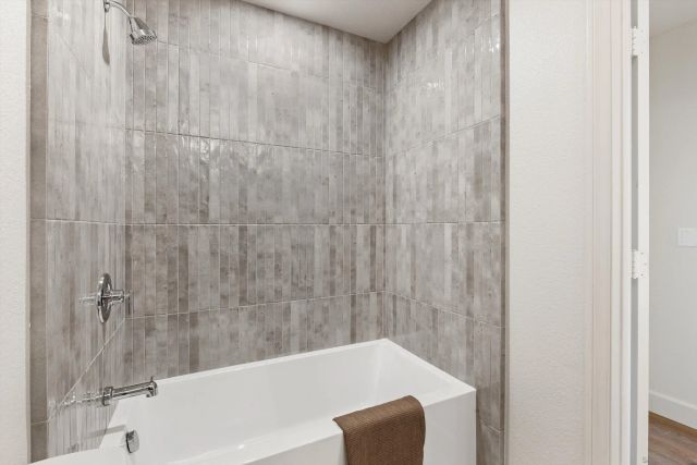7033 El Fuerte St, Carlsbad, CA 92009