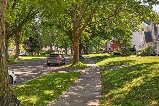 29 Elmcroft Road, Rochester, NY 14609