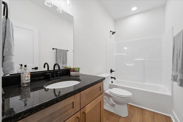 1488 Hickory Cove LN, Moneta, VA 24121